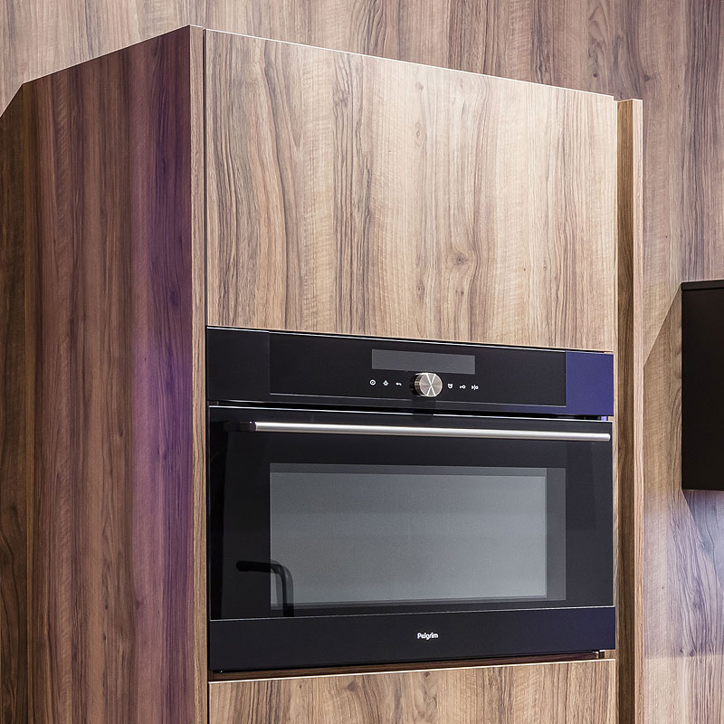 Smalle hoge keukenkast