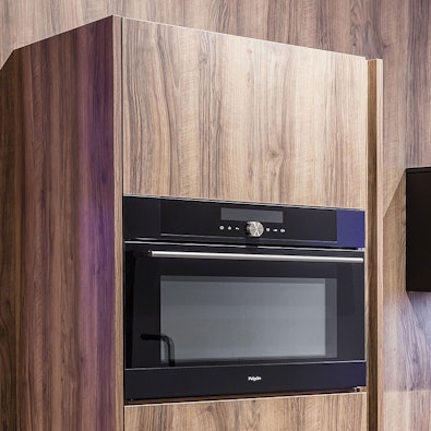 Smalle hoge keukenkast