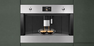 SMEG koffiemachine CMS4303X uit de Classici lijn met geborsteld staal en ronde regelknoppen