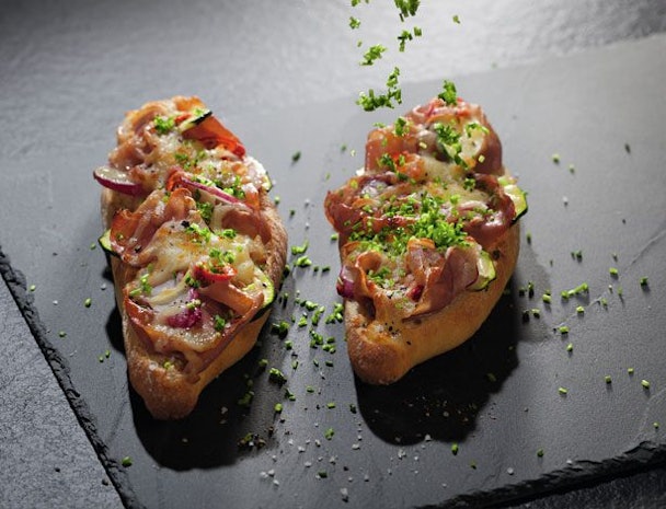 Een doeltreffende grill werkt sneller dan traditionele ovens, en zal uw gerechten perfect bakken, braden en koken.