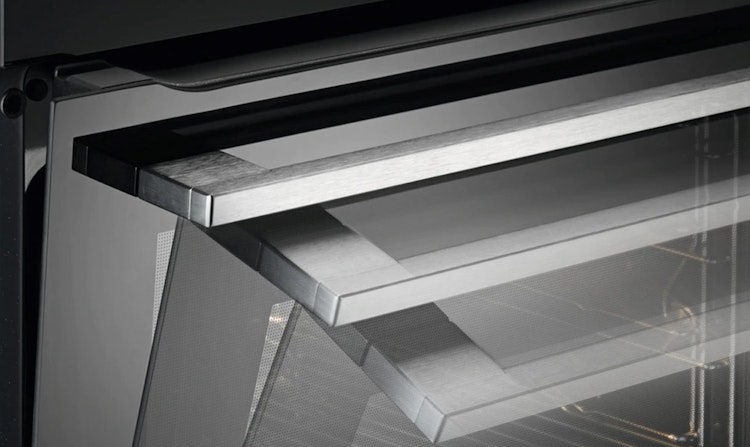 AEG ovens zijn voorzien van de Soft Closing Door-technologie