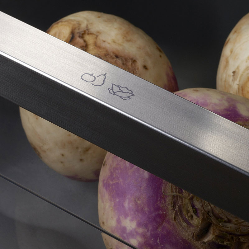 SoftTelescope groentelade met uittrekbaar railsysteem en demping voor moeiteloze toegang in V-ZUG koelkast