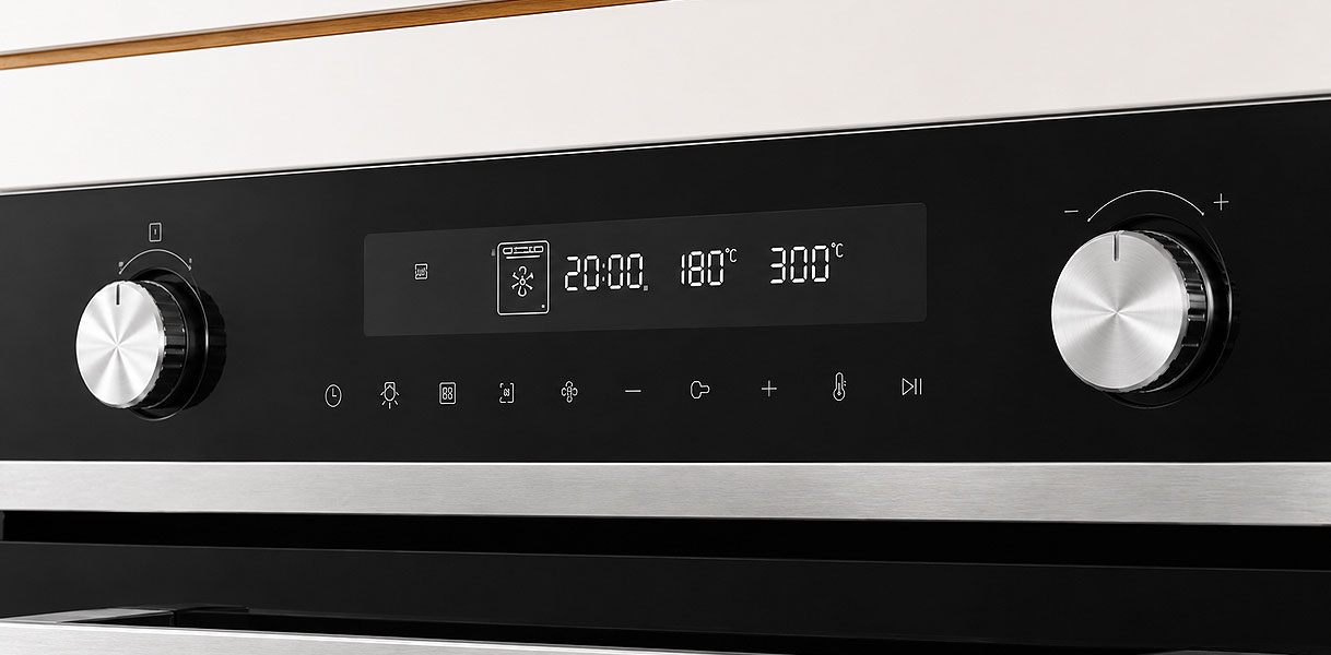 Bedieningspaneel van een oven met twee draaiknoppen en een display met tiptoetsen