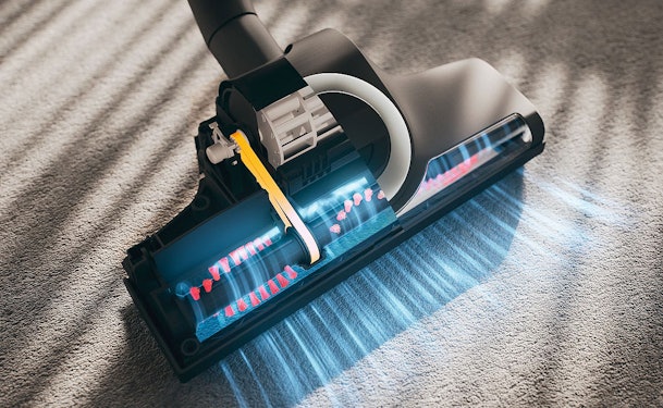 Turboborstel hondenharen verwijderen borstelrol LED verlichting tapijt steelstofzuiger onderhoud visualisatie