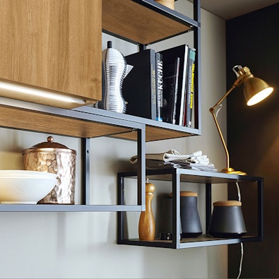 Speelse industriële bovenkastjes