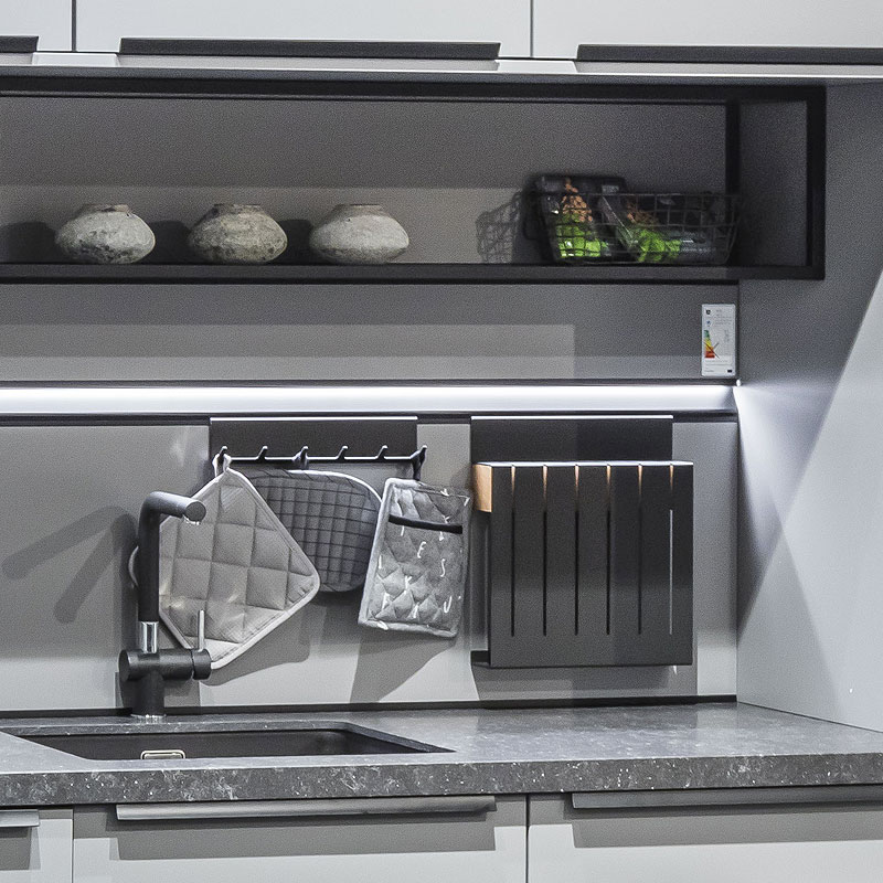 In een nis ingebouwde spoelunit