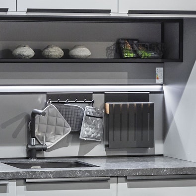 In een nis ingebouwde spoelunit