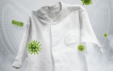 Wit overhemd omringd door allergenen en bacteriën die door de Steam+ stoomfunctie worden verwijderd