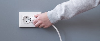 Haal de stekker uit het stopcontact.