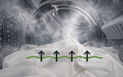 Bosch droger met Iron Assist stoomfunctie die stoom over wasgoed verdeelt om kreukels te verminderen