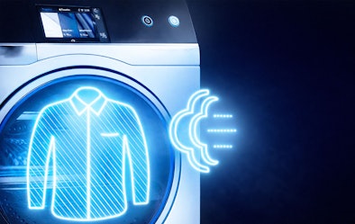 Siemens droger met smartFinish stoomfunctie die kleding glad stoomt in de trommel