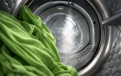 Miele droger met SteamFinish stoomfunctie die wasgoed gladder maakt in de SoftCare trommel