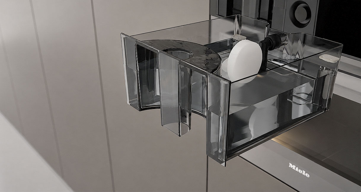 Uitneembaar waterreservoir van een stoomoven met ontkalkingstablet voor het automatische ontkalkprogramma