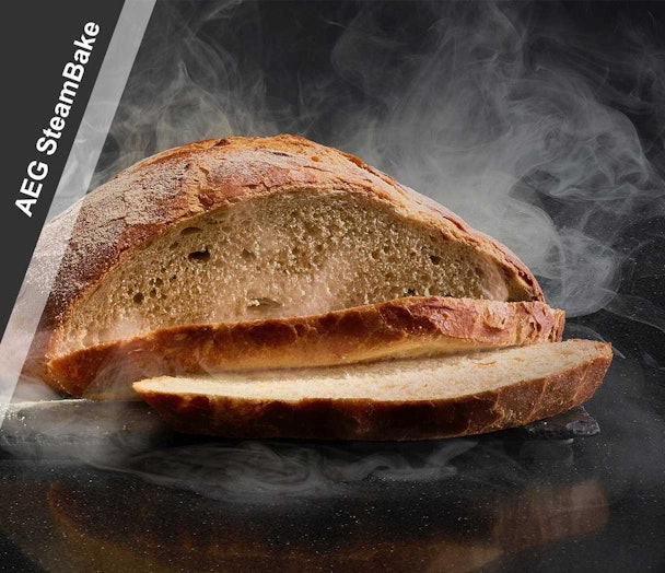 Versgebakken brood met krokante korst en stoom, bereid met AEG SteamBake technologie