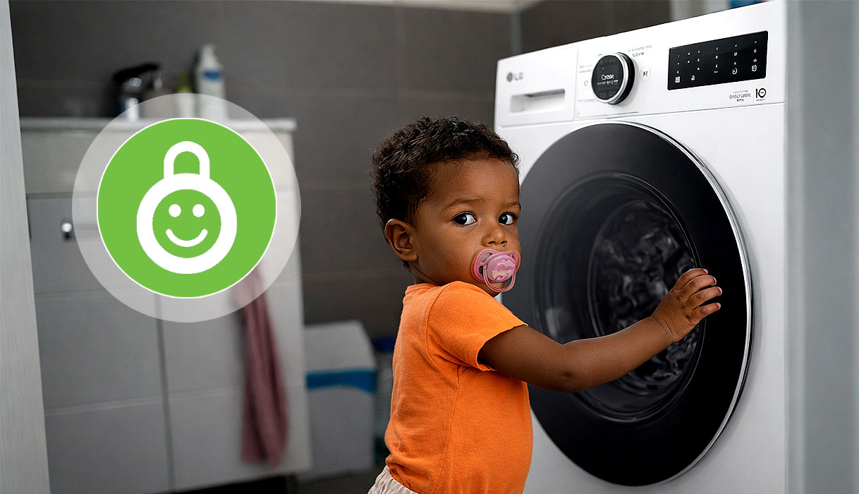 Peuter drukt op knoppen van LG wasmachine met kinderslot-icoon dat de Child Lock functie aangeeft
