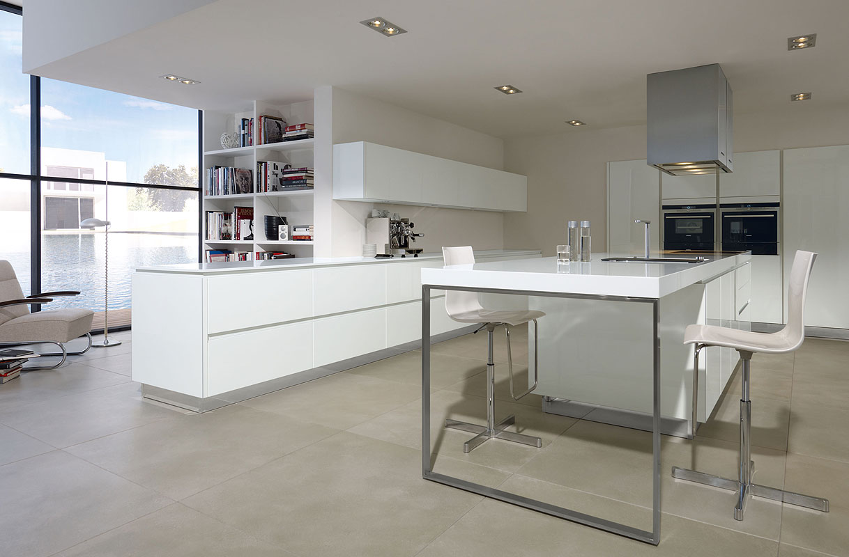 Strakke, minimalistische hoogglans keuken