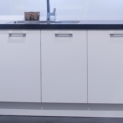 Strakke witte keukenfronten