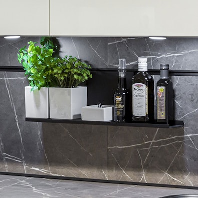 Systeem achterwand voor een georganiseerde keuken