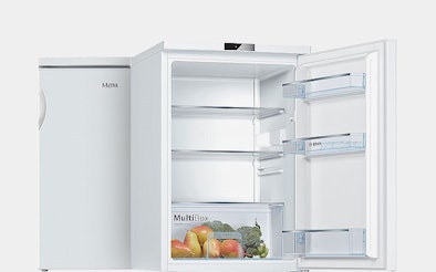 Vrijstaande tafelmodel koelkast zonder vriesvak met ruime indeling en heldere LED-verlichting voor maximale koelruimte.