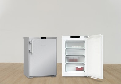 Tafelmodel vriezer met compacte inhoud en drie overzichtelijke lades.