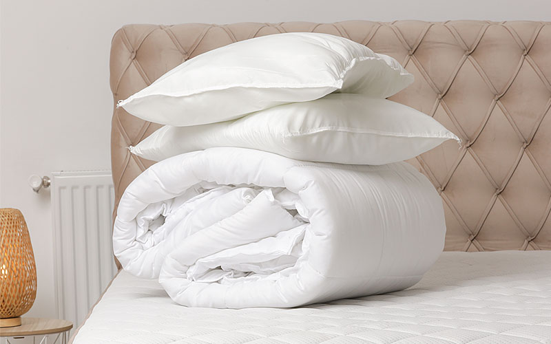 Digitale hygrometer toont 25,6°C 59% luchtvochtigheid woonkamer huisstofmijten allergieën beheersen