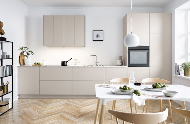 Tijdloze keuken zonder grepen.