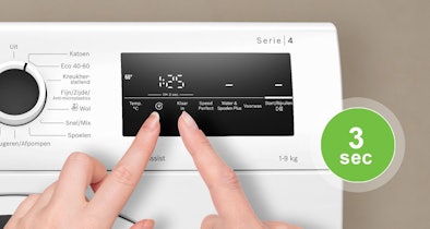 Twee vingers drukken tegelijk op Centrifugesnelheid en Klaar in knoppen op Bosch Serie 4 wasmachine om kinderslot uit te schakelen