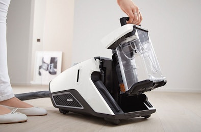 Miele stofzuiger met doorzichtige stofcontainer wordt eenvoudig uitgenomen