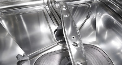 Turbosproeier onderin een Pelgrim vaatwasser voor het aanpakken van hardnekkig vuil