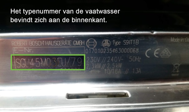 Het typenummer van de vaatwasser bevindt zich aan de binnenkant.