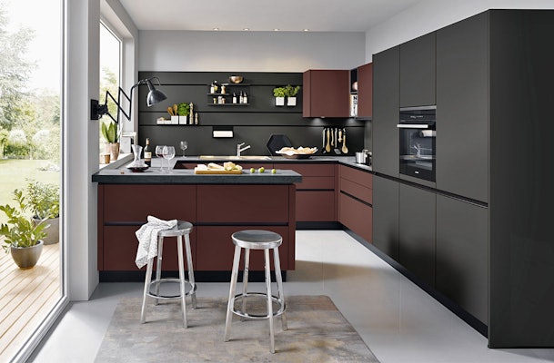 U-vormige keuken met bar