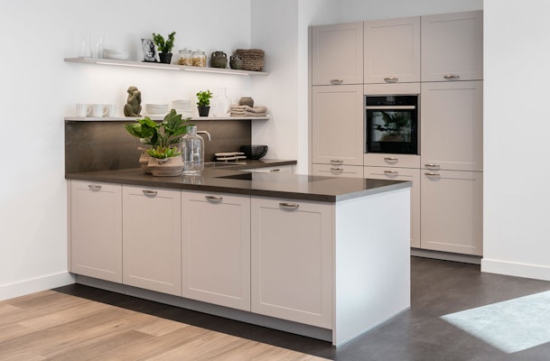 U-keuken met schiereiland