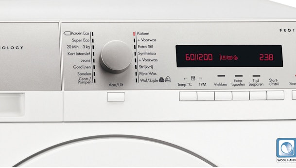 AEG Lavamat wasmachine met programmakeuzeknop en functietoetsen voor uitgebreide reset