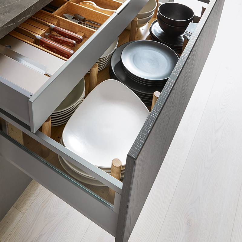 Uittrek met houten bordenhouder.