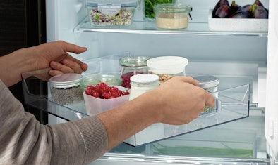 Uittrekbare koelkast lade met uitneembaar plateau