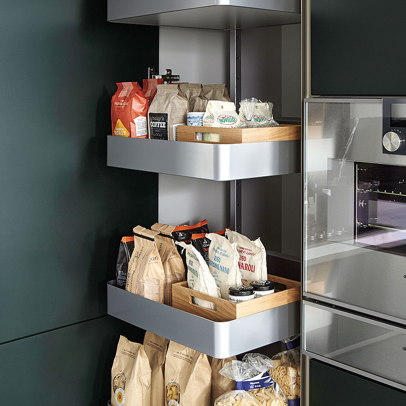 Uittrekbare voorraadkast voor overzicht