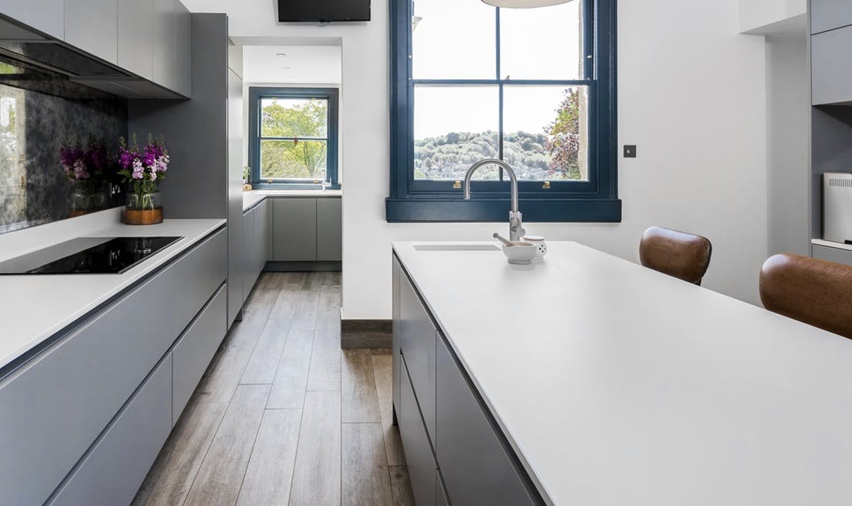 Ultra matte werkbladen in een moderne keuken.