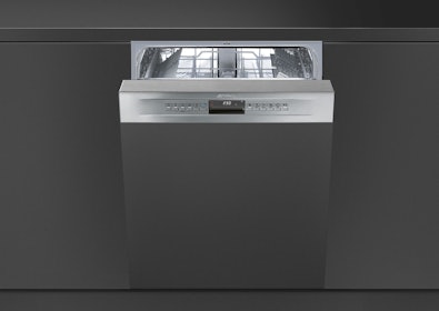 Inbouw vaatwasser met bedieningspaneel.