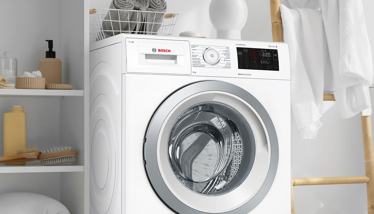 Bosch Serie 6 wasmachine met VarioPerfect in verzorgde badkameromgeving
