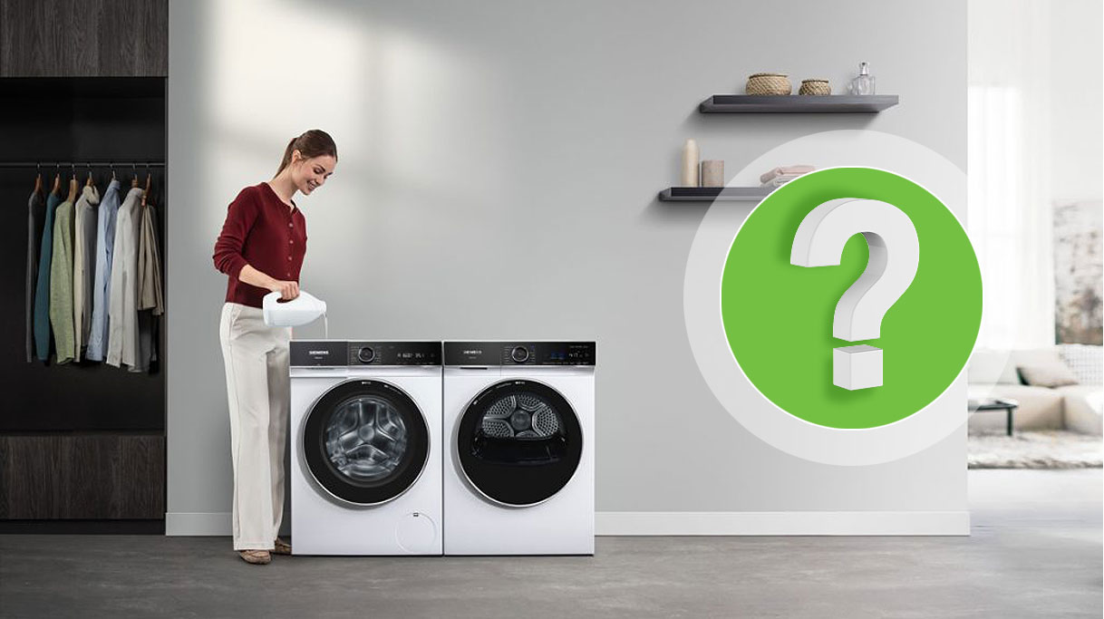 Vrouw bij Siemens wasmachines met vraagteken voor veelgestelde vragen over iDos