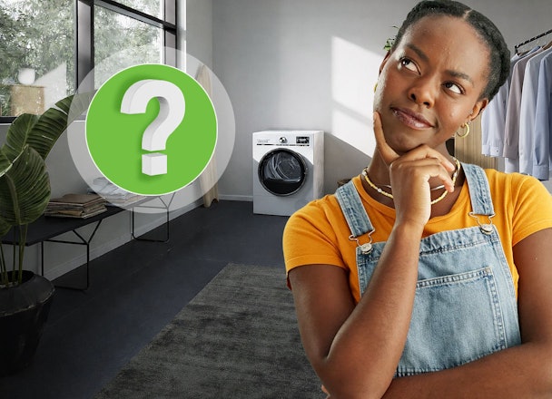 Vrouw met vragen over Siemens smartFinish naast wasmachine en droger met vraagteken