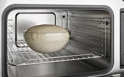 Miele stoomoven met rijzend gistdeeg voor veelzijdige culinaire toepassingen