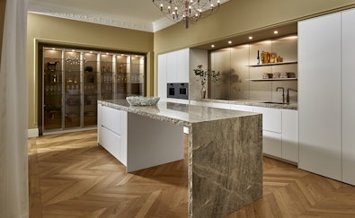 Verhouding kookeiland binnen de keukenruimte.