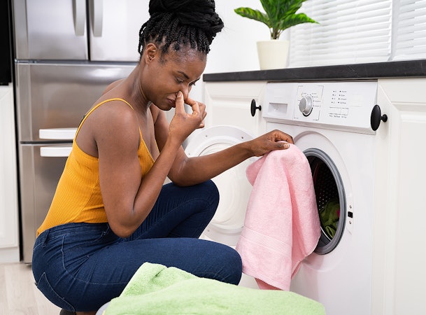 Was ruikt muf door verkeerd gebruik van wasmiddellade in wasmachine
