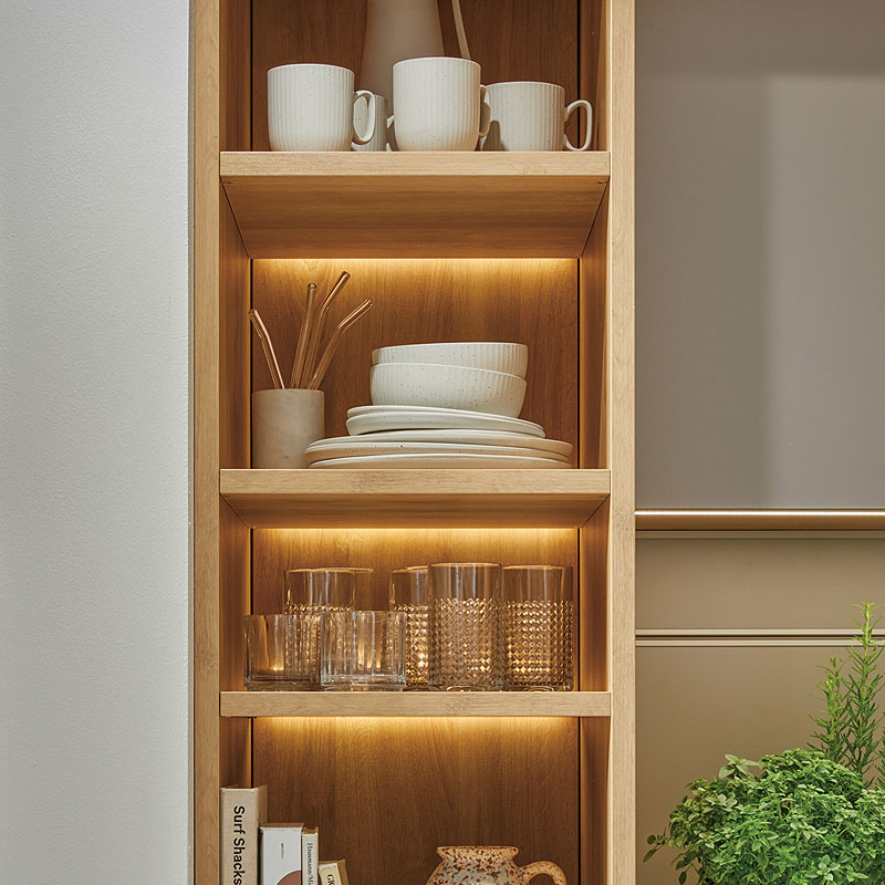 Verlichte open schappen