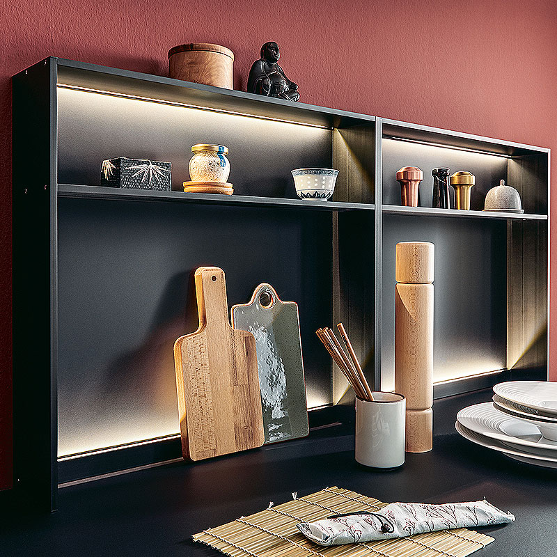 Verlichte plank met nisverlichting