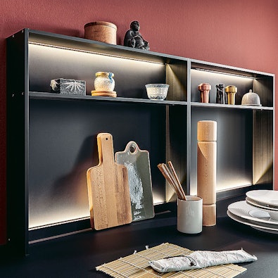 Verlichte plank met nisverlichting