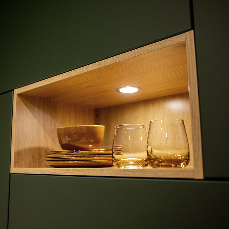 Verlichte vakkenkast