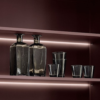 LED-verlichting onder nisschap in velvet matt keuken