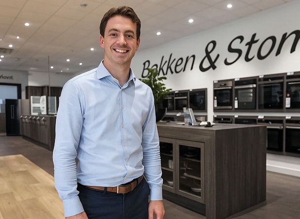 Witgoedspecialist die alle ins en outs over het verschil tussen een combi-oven en een combimagnetron weet